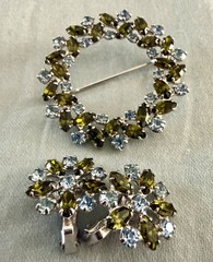 Vintage B DAVID Blue Green Glass Rhinestone Wreath Brooch Clip Earrings SET