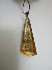 Vintage Large Pyramid Style Teardrop Lucite Oyster & Sea Shells Pendant Necklace