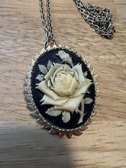 VTG ROSE BIRD CAMEO PENDANT BROOCH SIGNED 23” Chain Cottage ore
