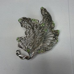 Lot Of Estate Brooches 7 In Total Rhinestones, Mother Of Pearl Etc…