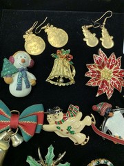 Holiday Christmas Jewelry Lot Brooches Earrings Gerrys Gold Crown Inc Vtg – Now