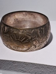 VINTAGE ETCHED FLORAL BOHO SILVER TONE METAL BANGLE BRACELET 2 5/8″