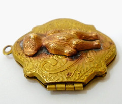 RARE EDWARDIAN GOLD FILLED LOCKET with TEDDY BEAR CAMEO ONE OF A KIND