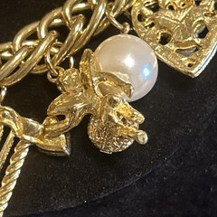 Vintage Style Gold tone Charm Bracelet Unmarked Size 7” Filigree Charms