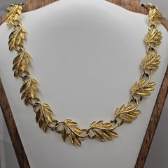 Vintage Gold Tone Laurel Leaf Link Collar Necklace Textured Botanical 15.5 In