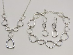 SAQ Jewelry Set Necklace Earrings Bracelet Silver Tone Gorgeous D2611