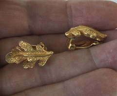 Signed Mimi D N Mimi Di Nascemi Clip On Earrings Textured Gold Tone Leaves