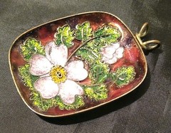 Vtg Signed GERTUDE Fries Arauner Augsburg Cloisonné Enamel 2″ Floral Pendant(402