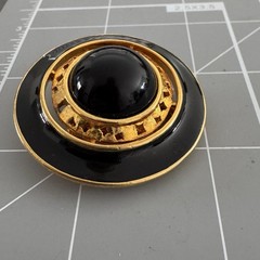 Vintage Lady Remington Hinged Scarf Clip Round Gold tone Black Cabochon Filigree