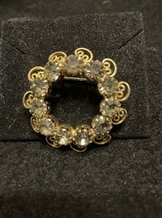 Vintage Smokey Aurora Borealis Rhinestones, Gold Tone Filigree Wreath Brooch.