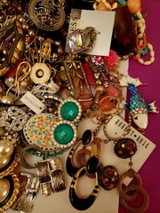 Vintage/Now Jewelry Lot Resell Craft Repair Mostly Wearable Many Signed 4.15 lbs