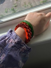 Lot Of 4 Vintage Green Leaf & Marbled Red Daisy Carved Bakelite Bangle Bracelets
