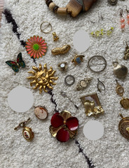 Women’s Jewelry Lot (Vintage/necklaces/bracelets/earrings/pins/brooches, charms)