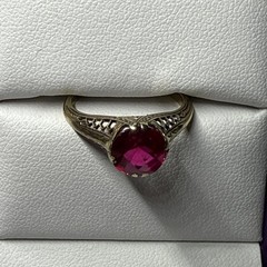 Antique. 14K Gold 1.5 Carat Ruby Antique Filigree Ring Size 6.5 Grams 2.0