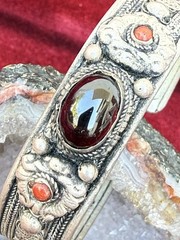 Antique Almandine Garnet 3.5cts Oval Cabochon Biedermeier Bracelet Silver&Corals