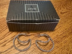 Vintage NOS In Box Avon Silver Tone Circular Hoop Earrings Pierced 1 1/4”