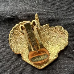 Vintage 1928 Cushion Clip-On Gold Tone Seashell / Beach Themed Earrings