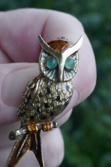 Vintage Solid 14kt Yellow Gold & Chrysoprase Enameled Owl Brooch / Pin – 8.6g.