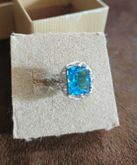 WOMAN’S BLUE TOPAZ & SILVER SQUARE RING FASHION RING SIZE 9