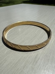 1970s–1980s Vintage Monet Gold-Plated Diamond-Cut Bangle Bracelet small