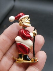 Vtg. VERO Xmas Santa Claus Skiing Pin Brooch Spring Bobblehead Trembler Enamel