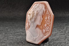 Vintage shell cameo “Girl with a flower hair ornament”, (65.0ct) sign by artist.