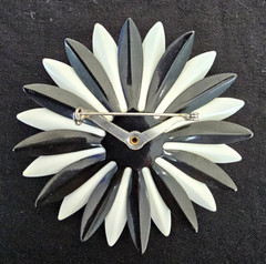 Vtg Black & White Enamel Double Layered Daisy Flower Brooch Pin 3″ Mod 60s Retro