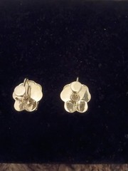 Women Silver Toned Shell Clip On Earrings