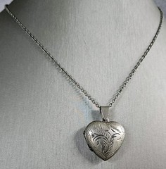 Vintage Locket Pendant Necklace Puffy Heart Silver Tone Etched Chain 15″