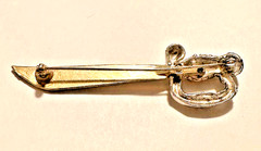 Vintage Rhinestone Sword Brooch Pin Gold Tone Scimitar Saber 3 1/8″ Jewelry
