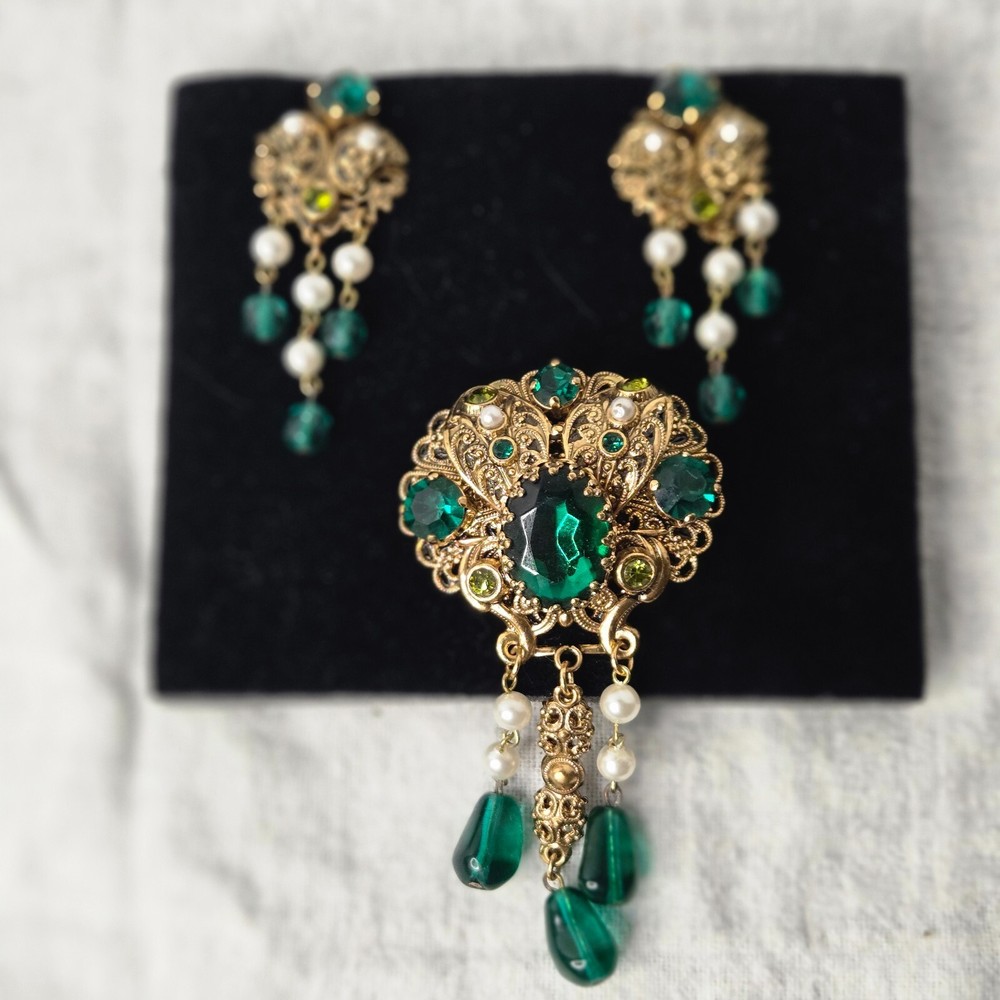 W Germany Filigree Goldtone GREEN RHINESTONE Faux Pearl 3 DANGLE Brooch Clip-ons