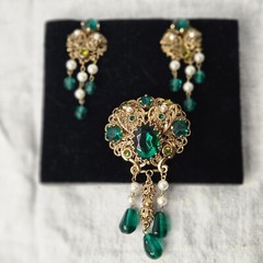 W Germany Filigree Goldtone GREEN RHINESTONE Faux Pearl 3 DANGLE Brooch Clip-ons