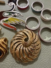 Vintage Multicolor Clip On Earrings & Brooch, Necklace Fashion Jewelry