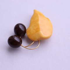 Vintage Butterscotch Amber Fruit Brooch Made in USSR ЯК – NO TARIFF