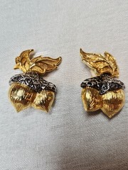Avon Gold Tone Acorn Brooch Pin and Matching Clip Earrings Set Rhineston