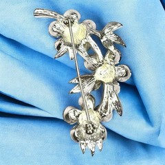 Topaz Sapphire Blue Color Crystal Rhinestone Floral Pin Brooch Silver Tone Vtg