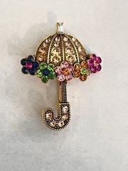 Vintage Style Umbrella Brooch Pin – Multicolor Rhinestone Floral Umbrella