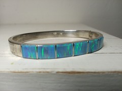 Vintage 925 Sterling Silver Blue Fire Opal Inlay Hinged Bangle Bracelet Mexico