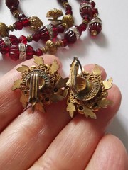 MIRIAM HASKELL 40′ HORSESHOE 2-PC BLOOD RED CÔTELÉ & NUGGET BEAD ICE R/S ACCENTS