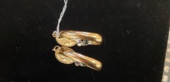 Vintage 18k gold earrings, three stones, with face portrait on it .16 otz