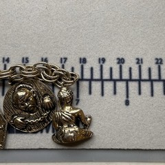 Vintage Gold Tone Asian Charm Bracelet Reverse Carved Lucite Giesha Intaglio 7″