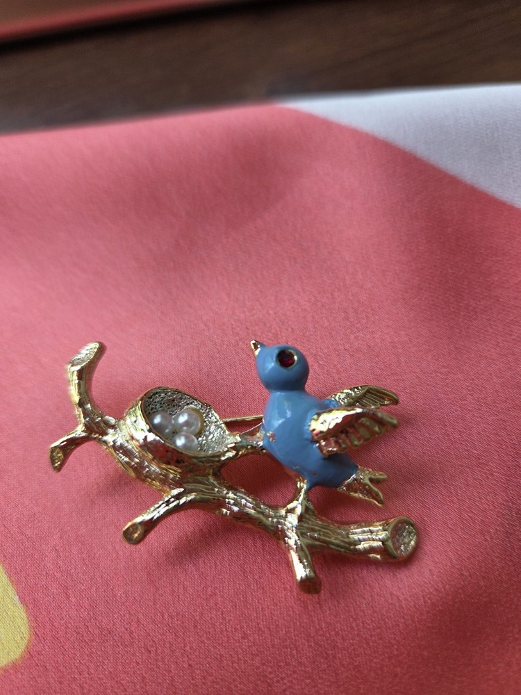 Vintage Gerrys Signed Bluebird Nest Brooch Faux Pearl Eggs Enamel Pin Gold Tone