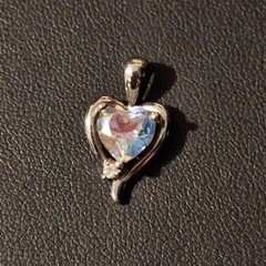 Vintage Uncas 10K White Gold Heart Pendant – Iridescent Aurora Borealis Crystal
