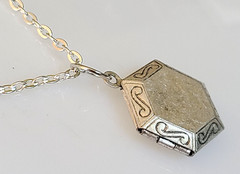Vintage NOS Silver Hexagon Locket Necklace & Earrings Set – 20″ Magnetic Clasp