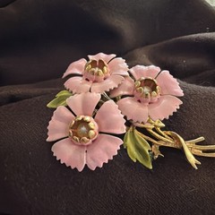 Vintage unsigned Coro Brooch 1940s 1950s Pink Enamel Pearl Floral Pin