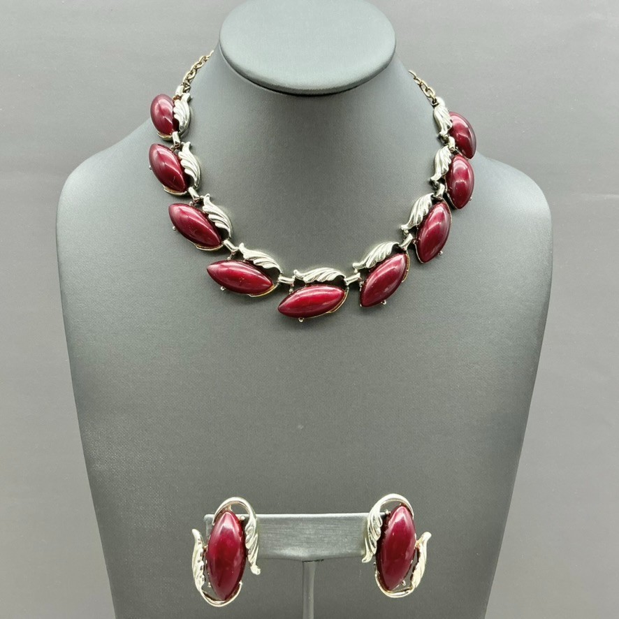 Vintage Burgundy Marquise Cabochon Gold Tone Necklace Clip On Earrings Set