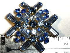 VINTAGE AUSTRIA MINT BLUE RHINESTONE TIERED STARBURST BROOCH PIN MCM JEWELRY 50S