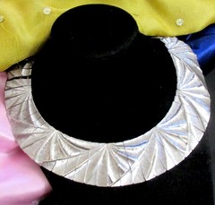 VTG RUNWAY UNSGND LES BERNARD EGYPTIAN SILVER TEXTURED COLLAR NECKLACE EXC