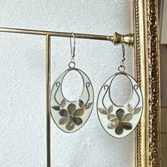 Vintage 70s Alpaca Earrings Modern Cut Away OVAL Enamel Inlaid MOP Silver 2″