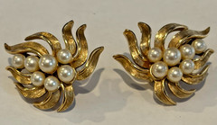 Vintage Signed CROWN TRIFARI Gold Tone *Trifarium* Faux Pearl EARRINGS-Beauties!